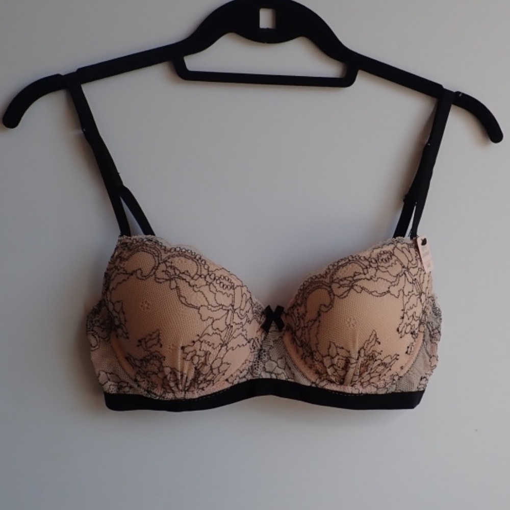 NWT 34B Sophie B. Black & Pink Lace Bra Beautiful